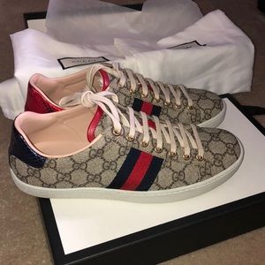 Gucci GS  Unisex shoe size 6 in men and woman